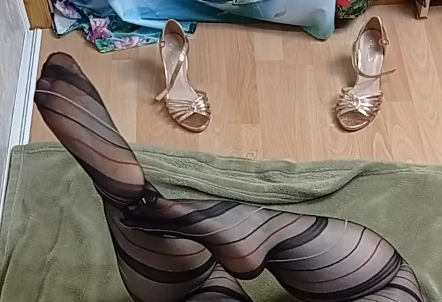freeing my nylon soles from the golden heels...