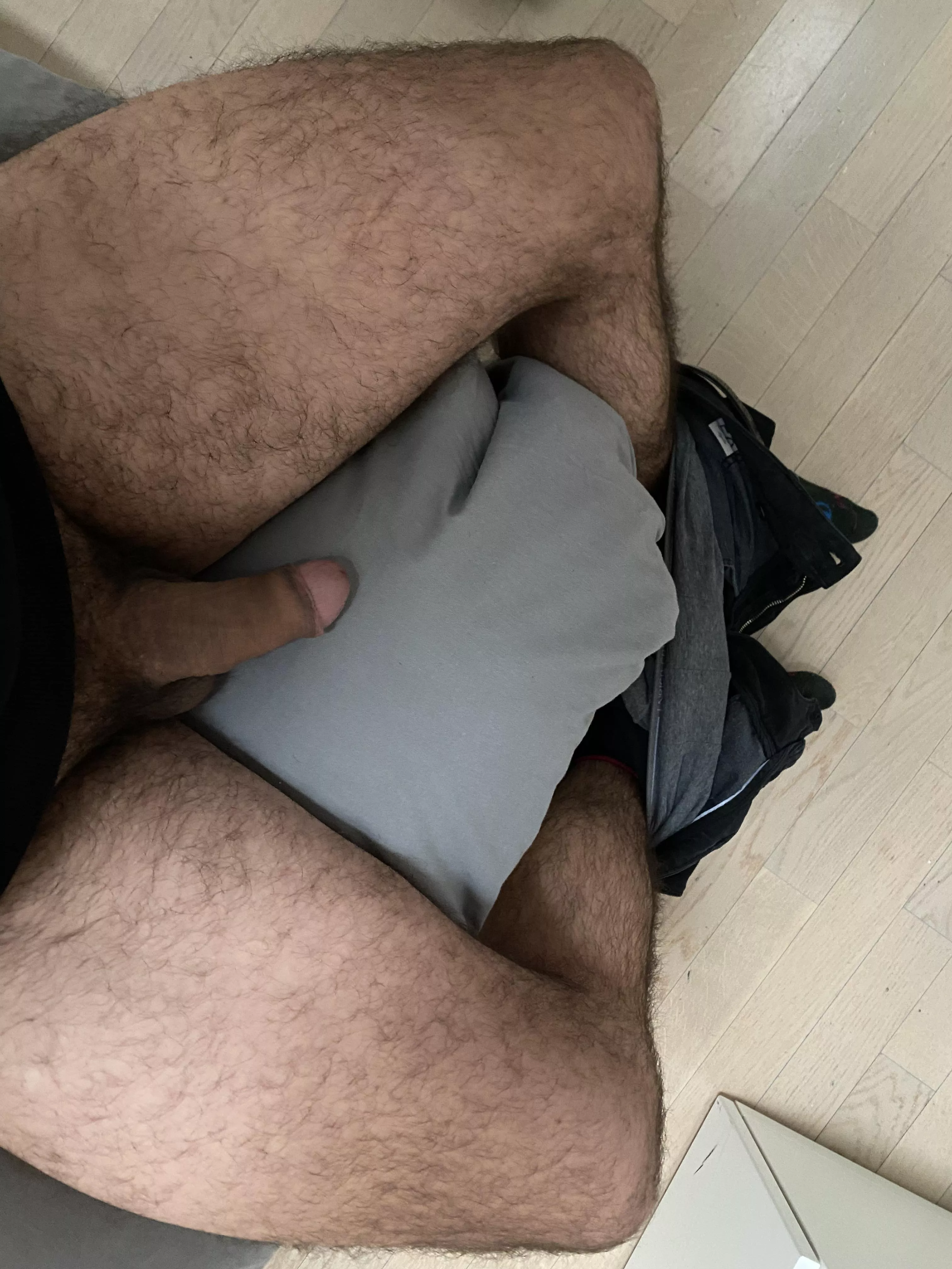 Fresh air for my hairy legs 🦍