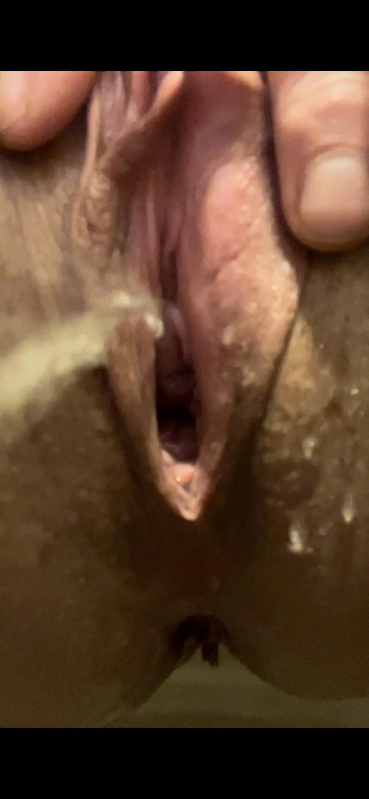 Fresh gape and pee. Who will let me pee all over their face ??