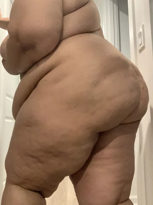 Fresh out of the shower. Lotion me? ;)