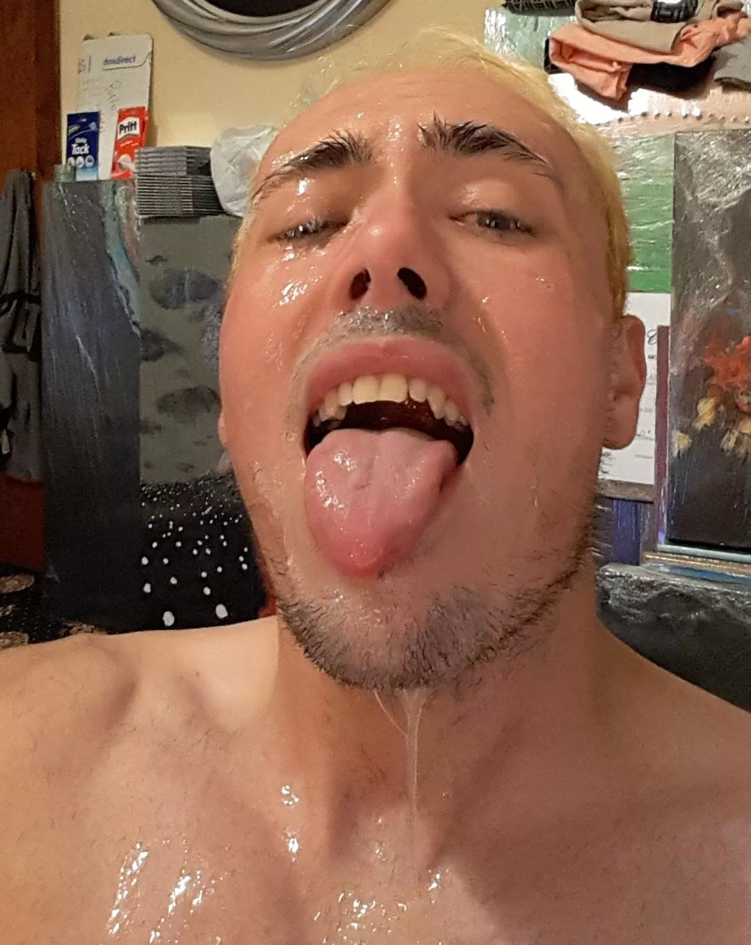 Friday night Bukkake. Thank you Boyf. When he said he was taking me to Five Guys, i wasn't expecting to walk out the door to then be turned around by our sexy gym buddies that he invited over. Fair to say this was a better plan. He always Amazes me.....