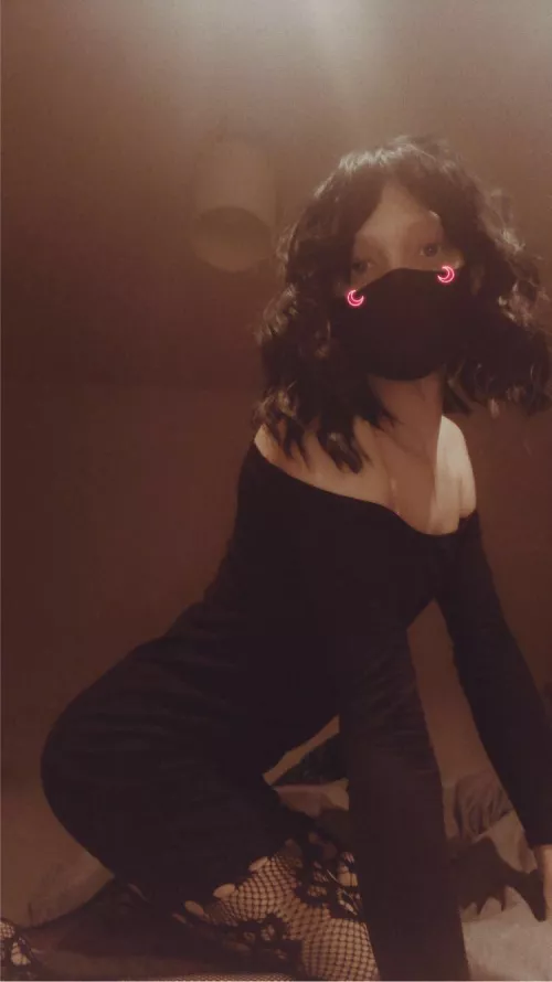 Friday night, time to wear something cute 😊