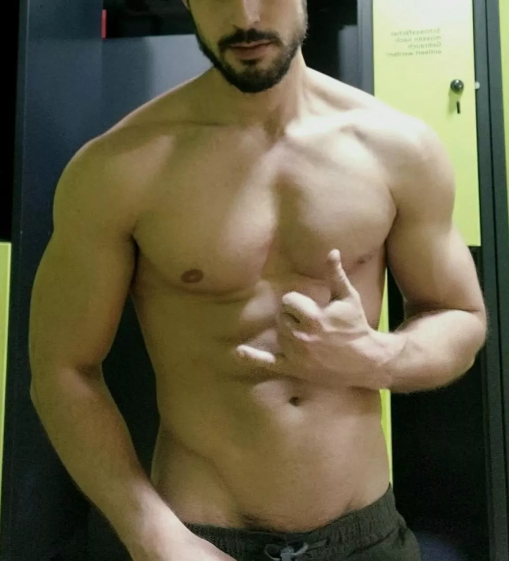 Friday vibes, bring on weekend 🤙🏽