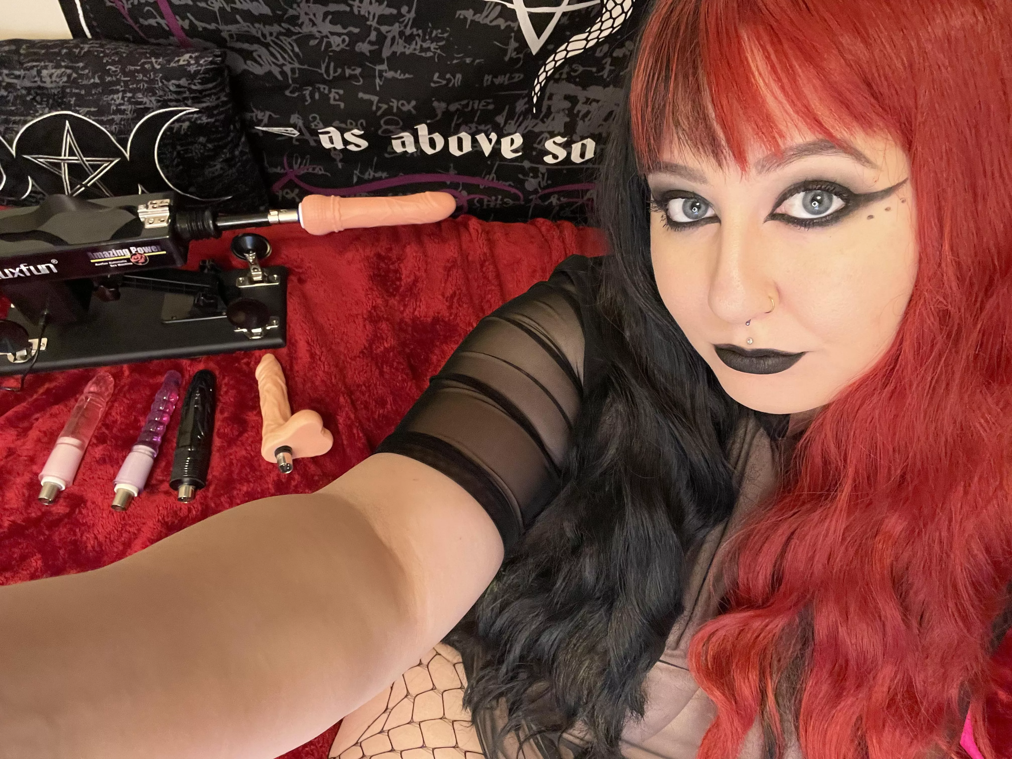 Fuck Machine ‘Roll The Dice’ today! 🎲First time using my new machine! I’m excited! 😈 link in comments or search lolahdreadful