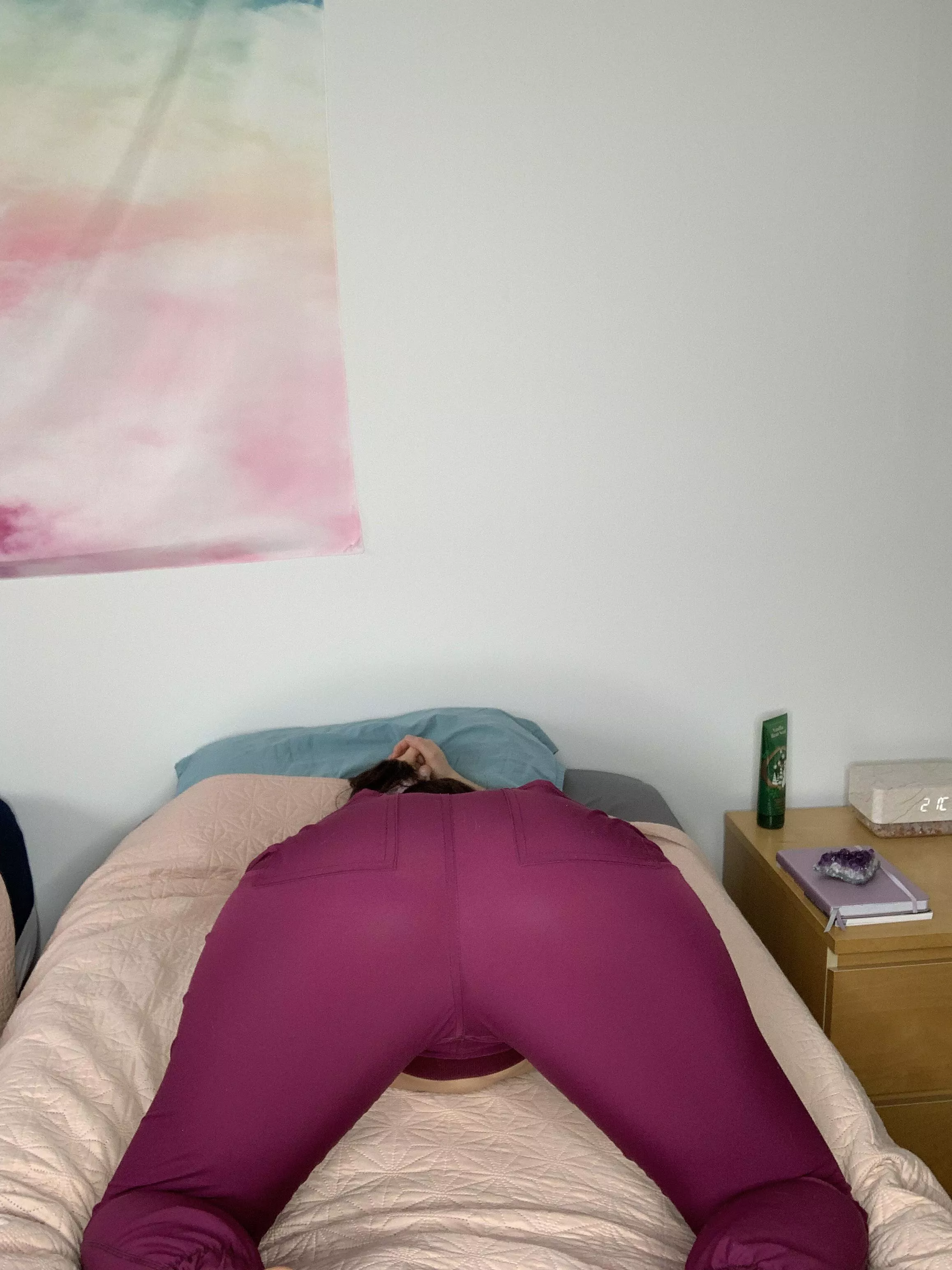 fuck me so hard i bite my pillow