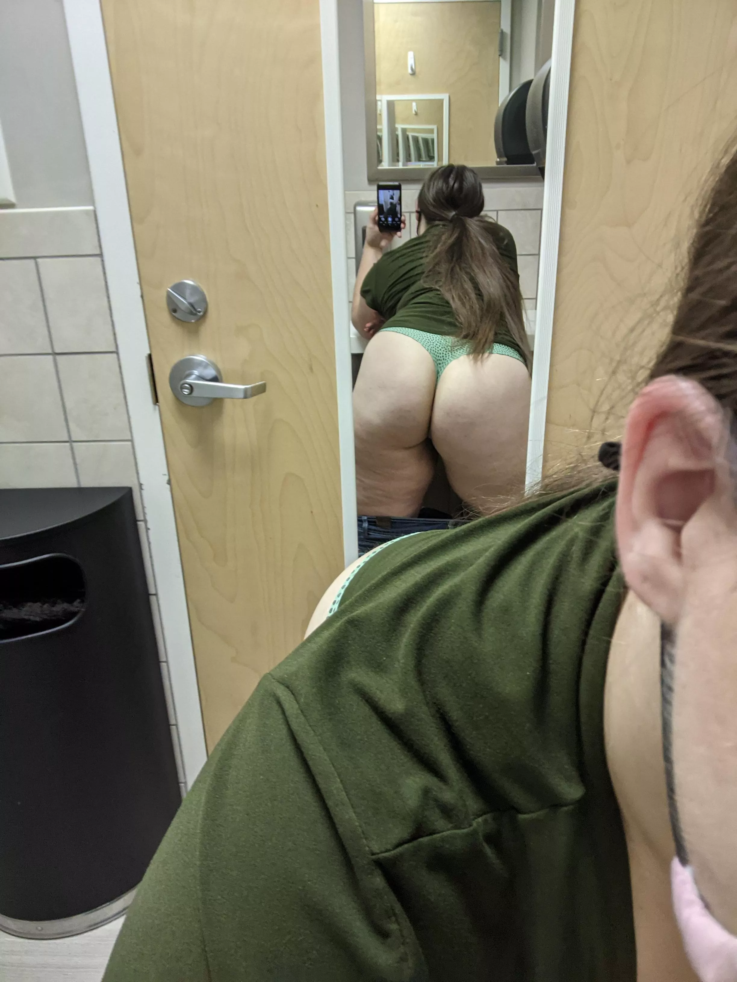 [F]uck Monday's, just look at my ass instead 😉😉