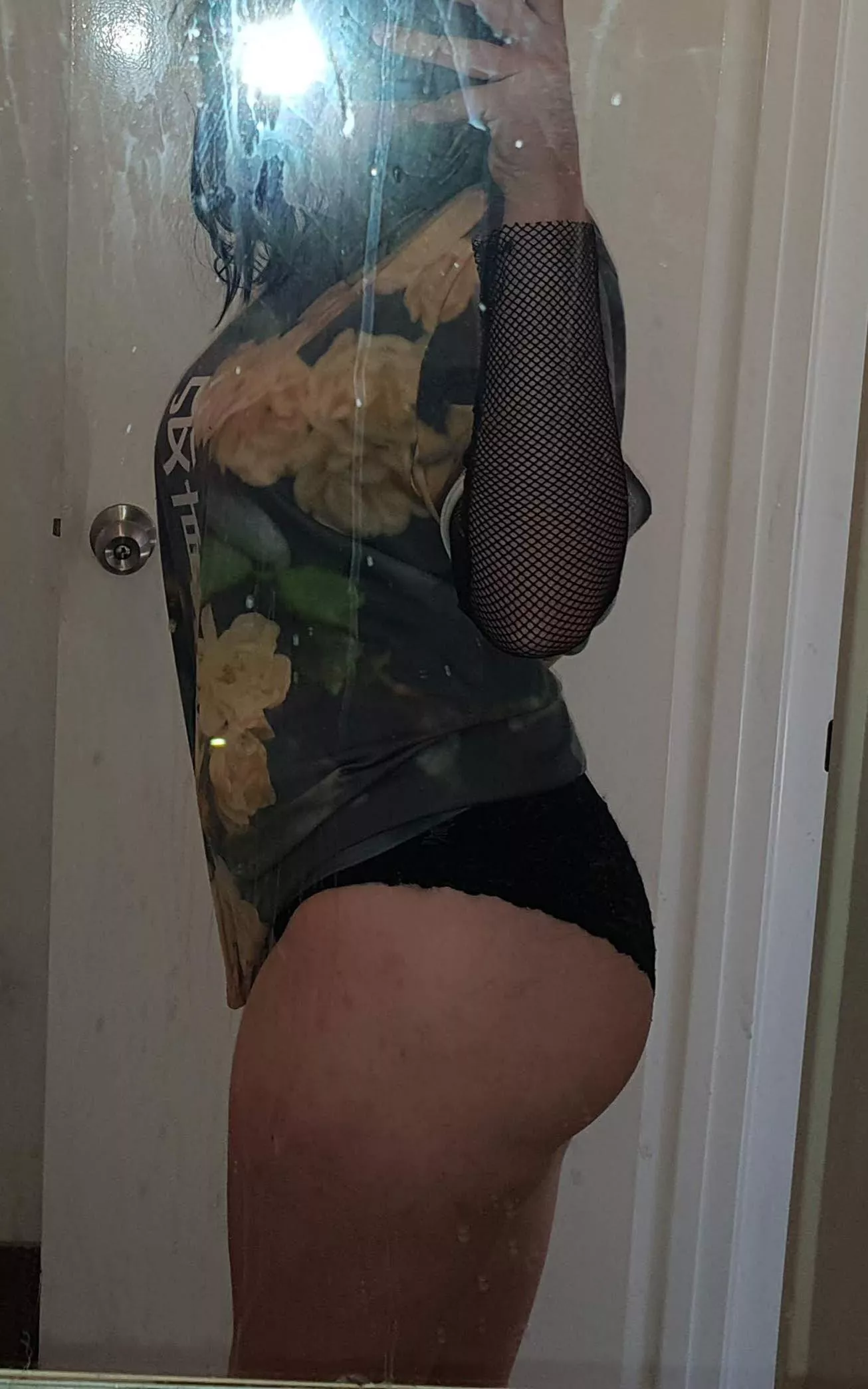 fuck, my mirror's a little dirty 😳