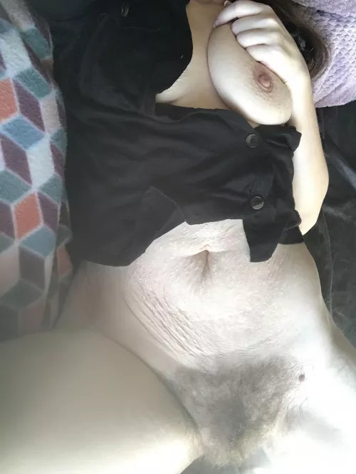 Fuck my petite little mom body, I’m so horny