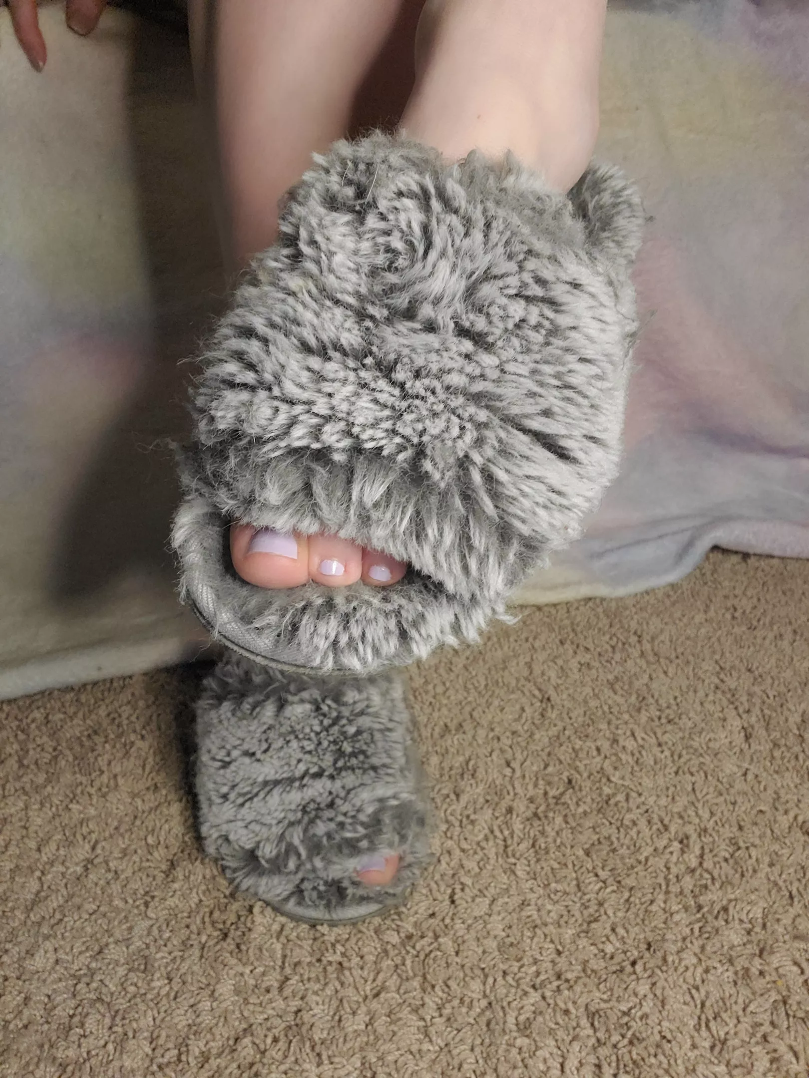 Fuzzy toes 💜