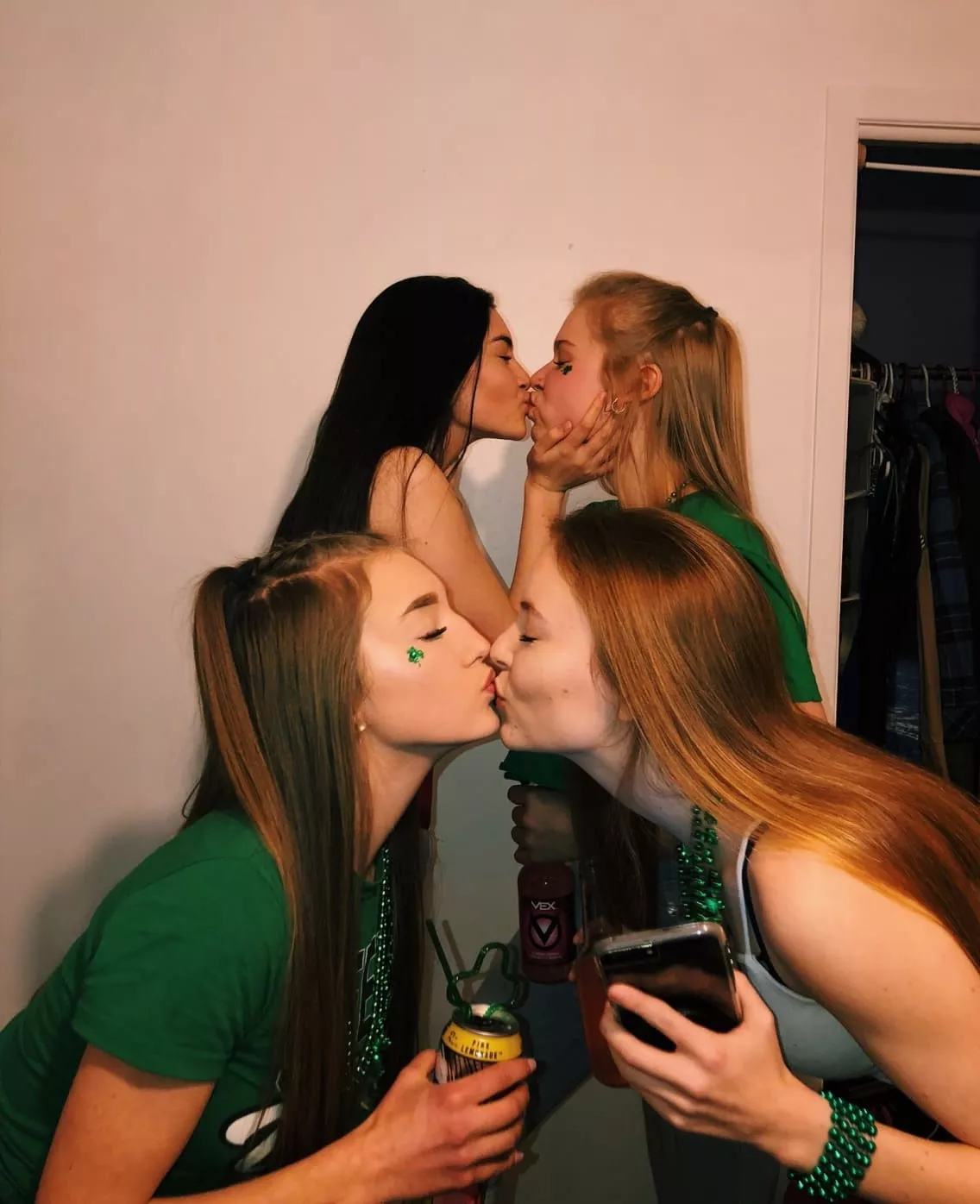 G Beautiful Girls kissing