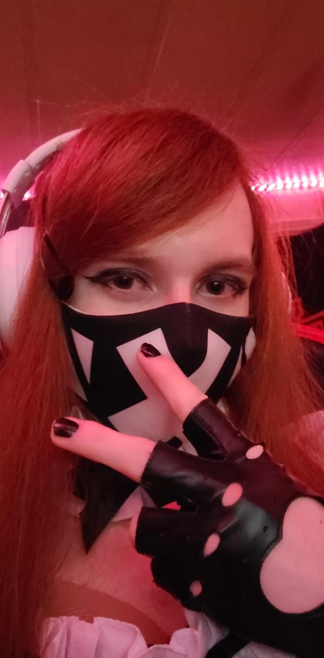 Gamer maid, what will she play?