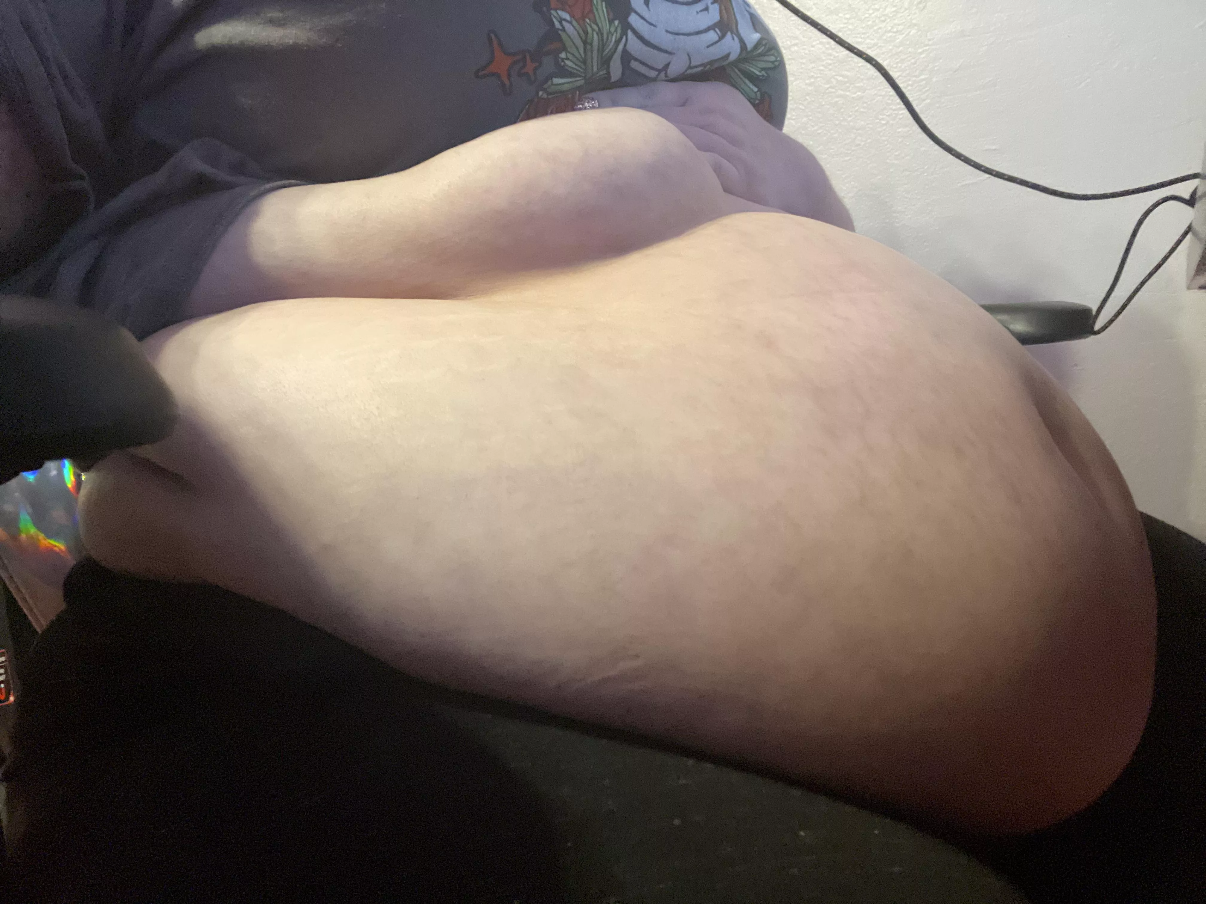 Gaming and needing belly rubs