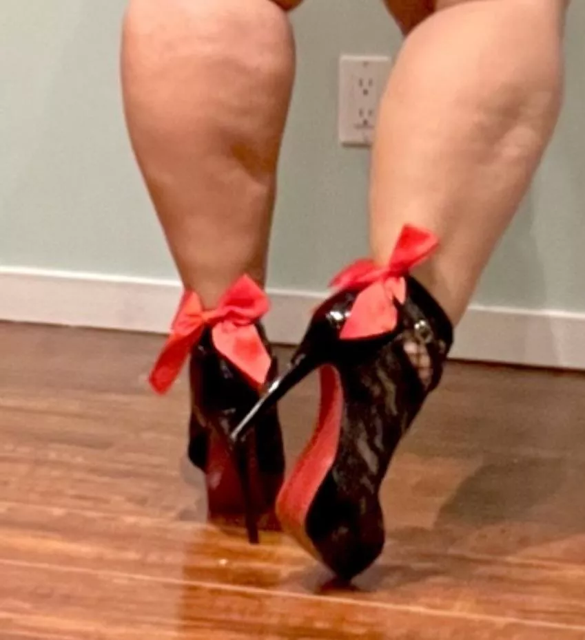 Gave my Louboutins some bows for being so cute ☺️