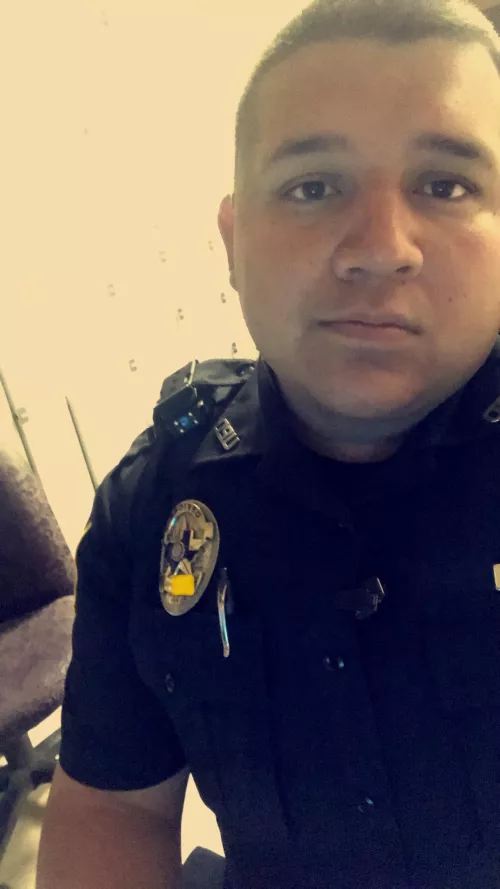 gay officer looking for guys to chat with. hmu on snap 😋 dubbindave95