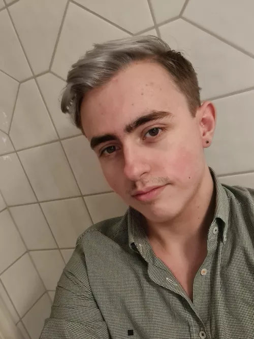 Gaymers, this hair feels on brand