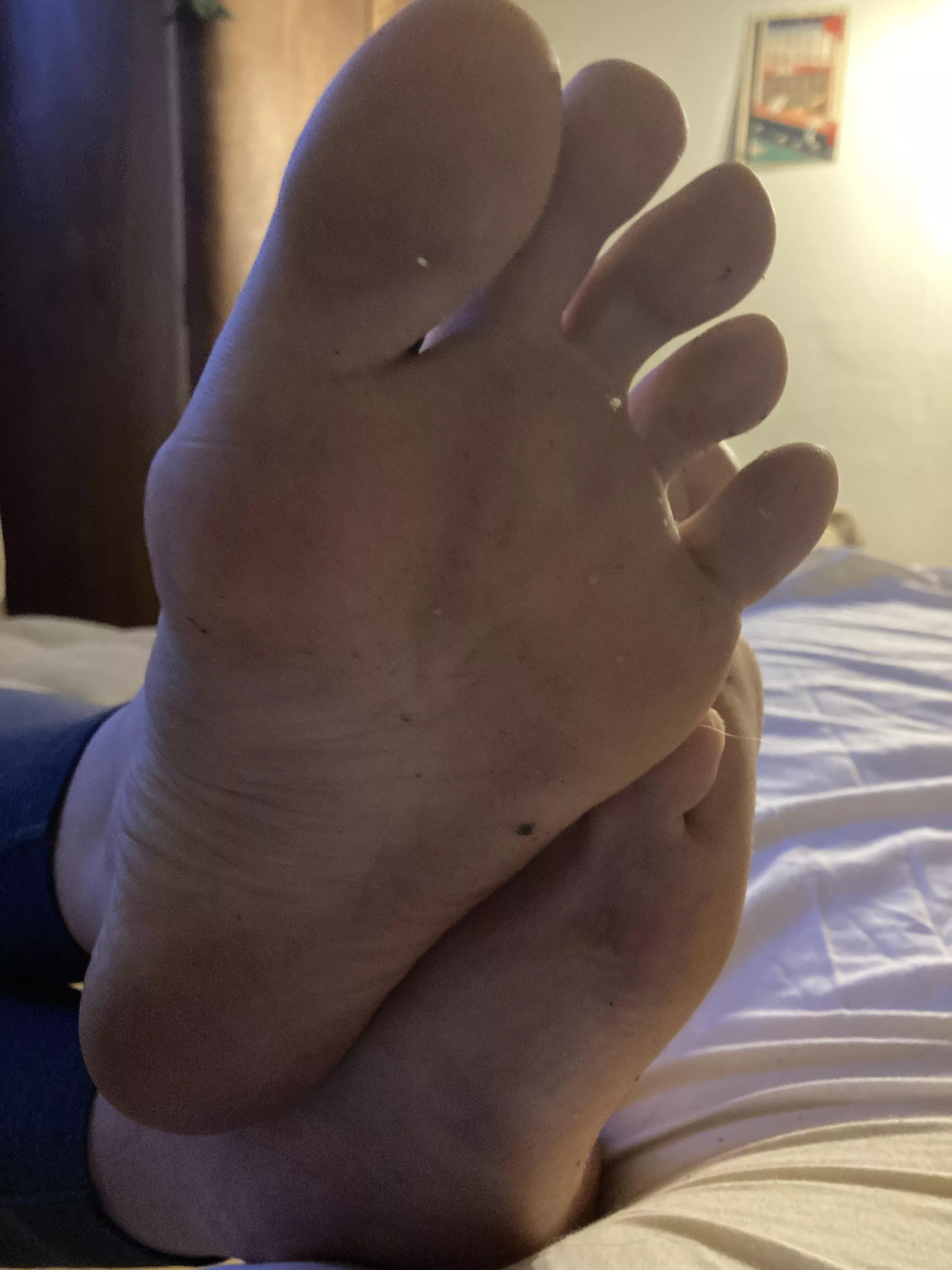 get licking my big perfect soles clean 👅