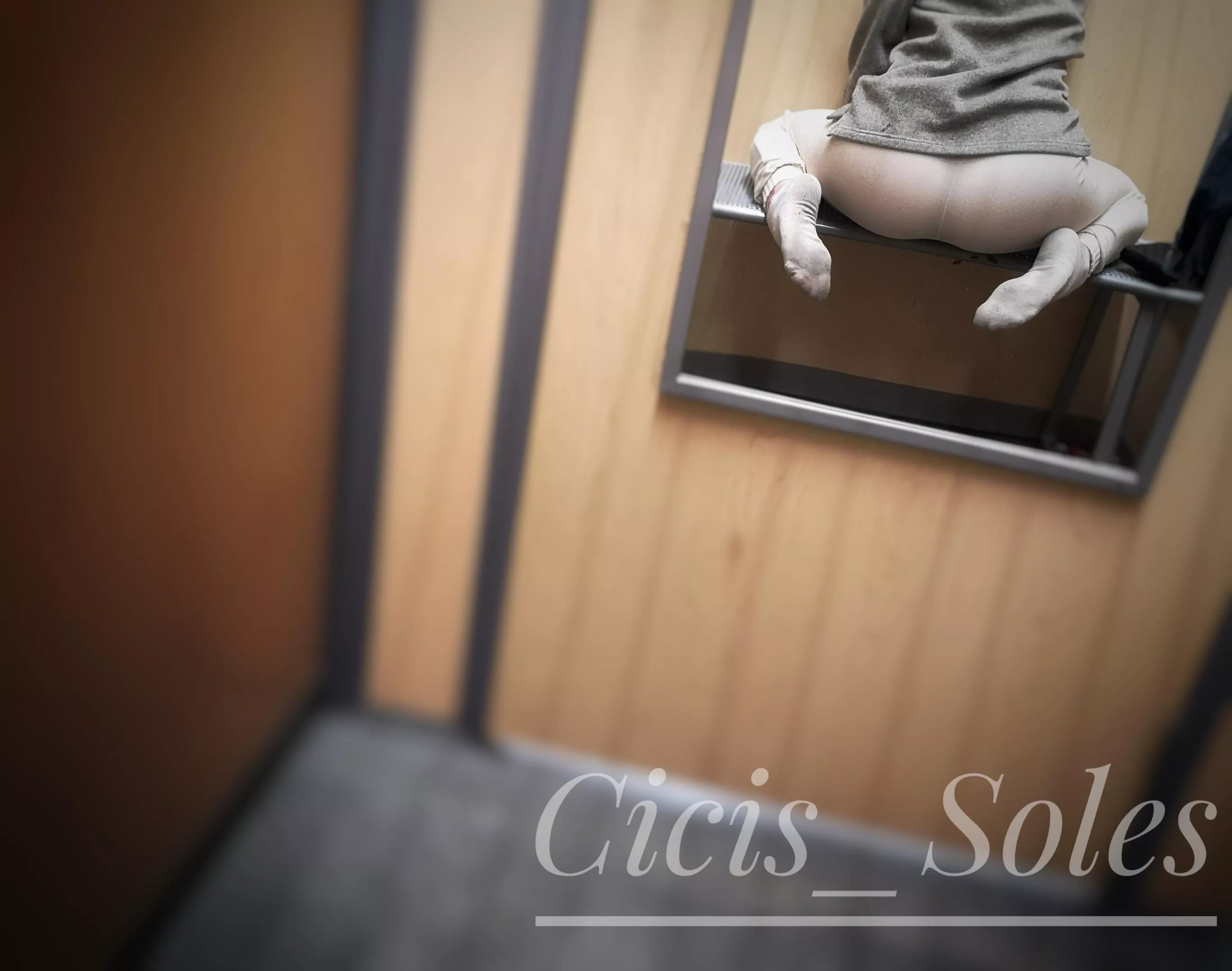 Get them dirty in the Walmart fitting room 💦🍑🦶