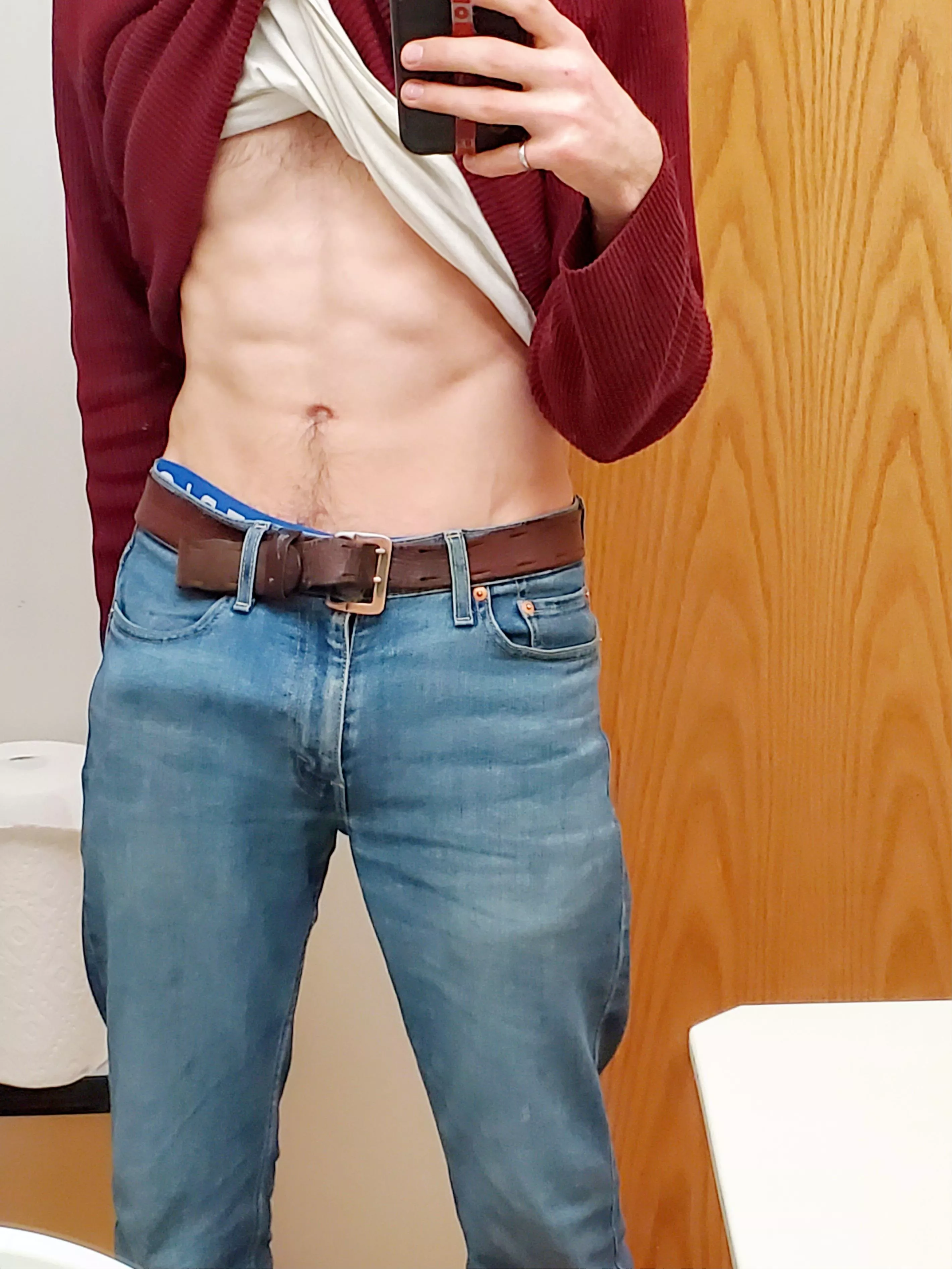 Get yourself a boy who can show off in jeans 😋