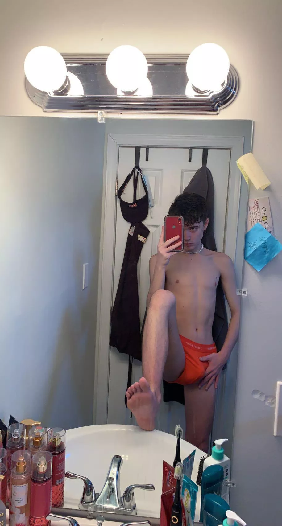 getting a lil hard 😳🤭 18yo