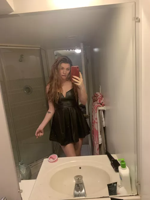 getting dressed up on a sunday 😈🖤