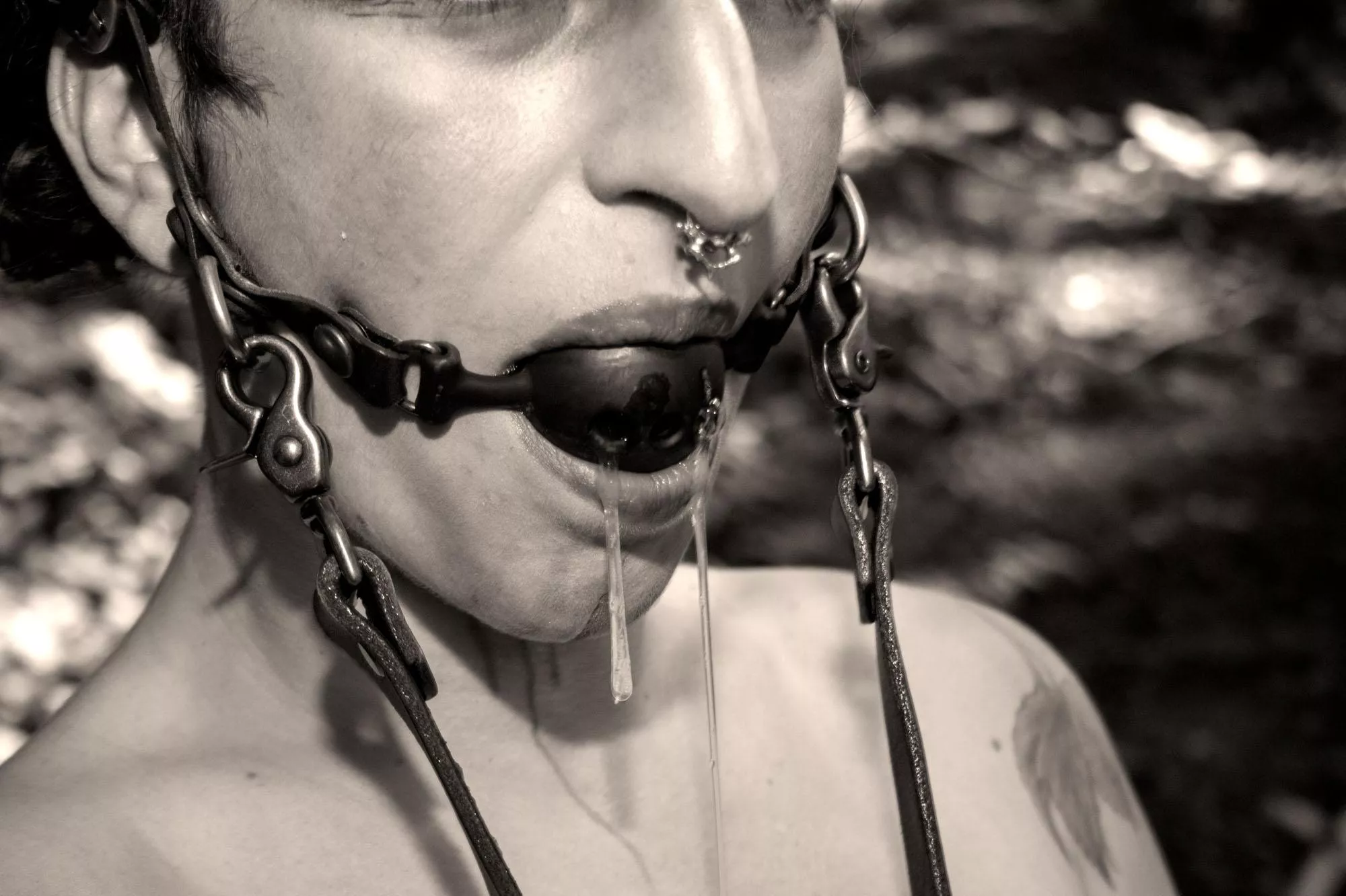 Getting extra drooly with this ballgag and harness 💦