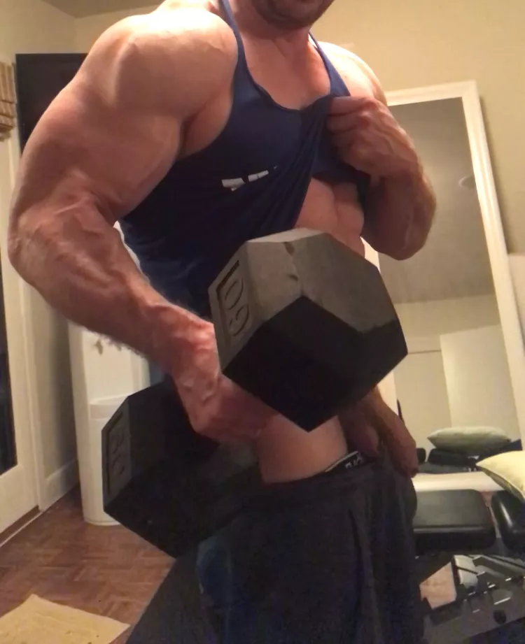 getting in some arms curls (m) getting in some arms curls (m)