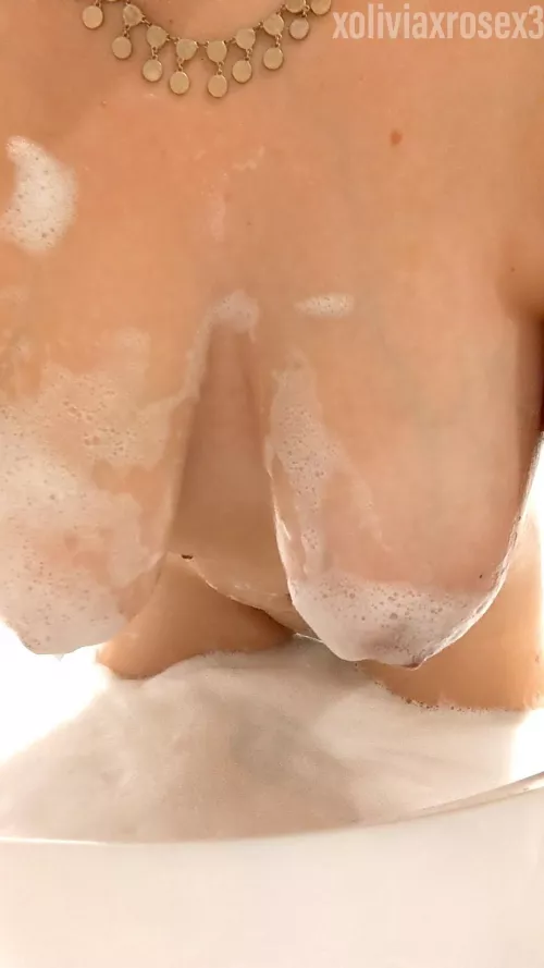 Getting nice and clean for you 😘