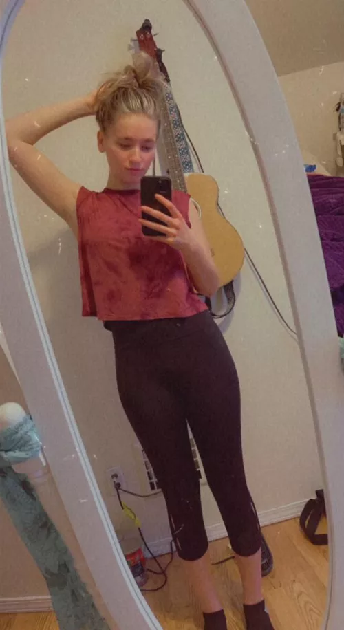 Getting sweaty on a Sunday! 😏 [F]