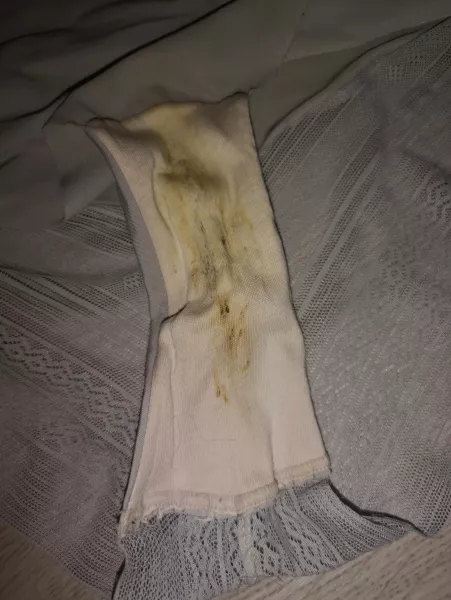 Girlfriends lovely undies. 4 days used, and filled with lots of lovely grool š