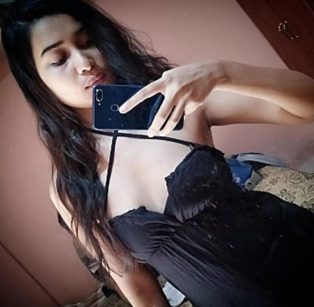 Girls when shaved and with clean armpits are the ones that boys need 💦 Just pull off her dress Girls when shaved and with clean armpits are the ones that boys need 💦 Just pull off her dress