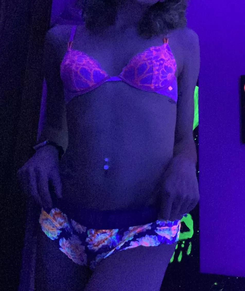 Give me a ⬆️ if I lit up your night 🌟