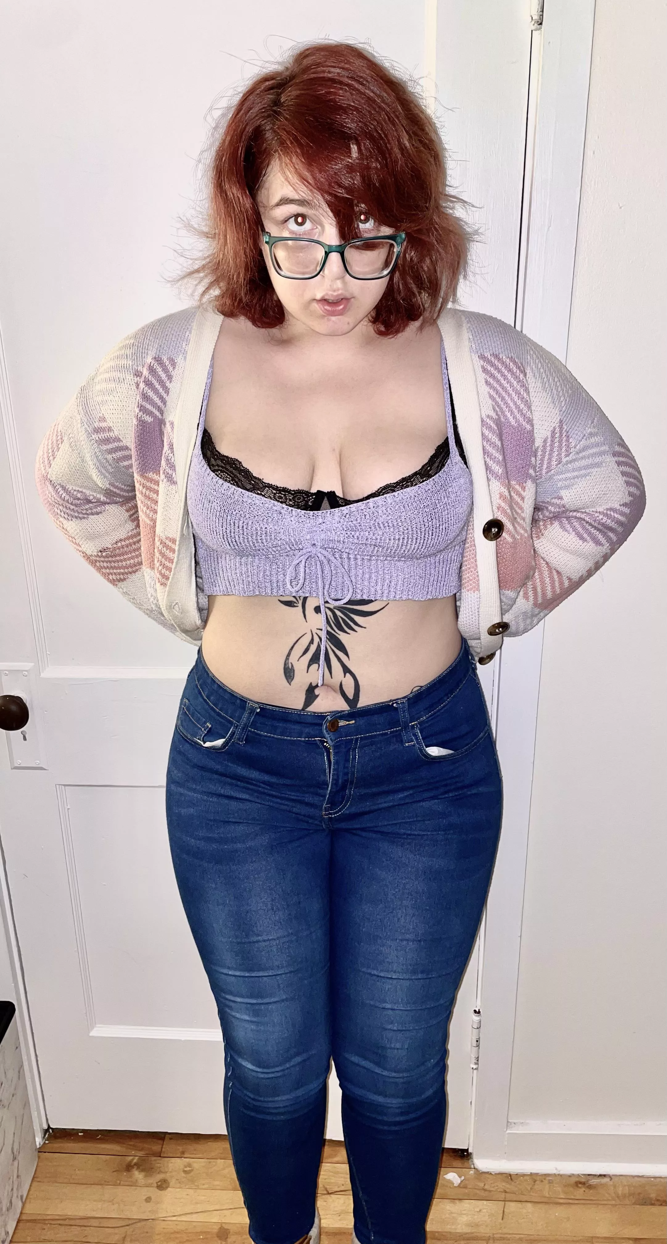 Glasses and curves?!? Good morning to you😜