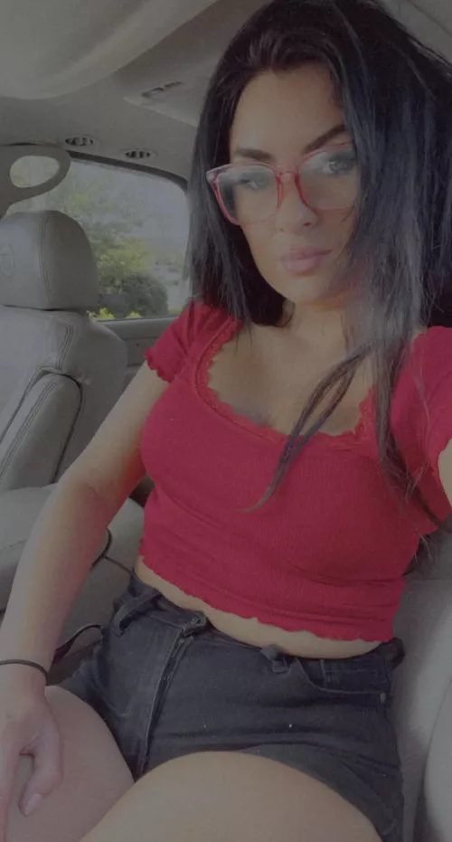 Glasses give me a different look ✨