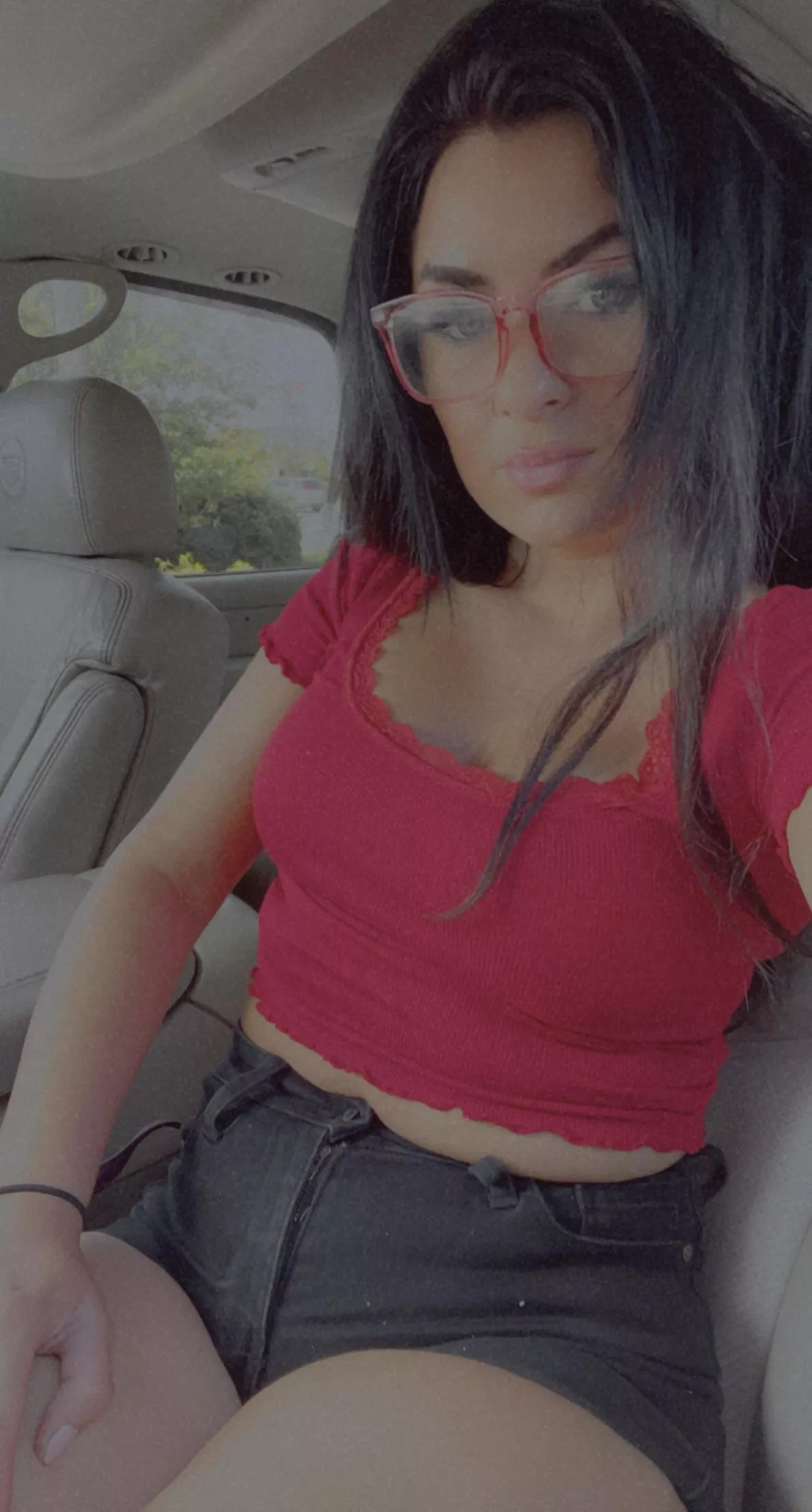 Glasses give me a different look ✨