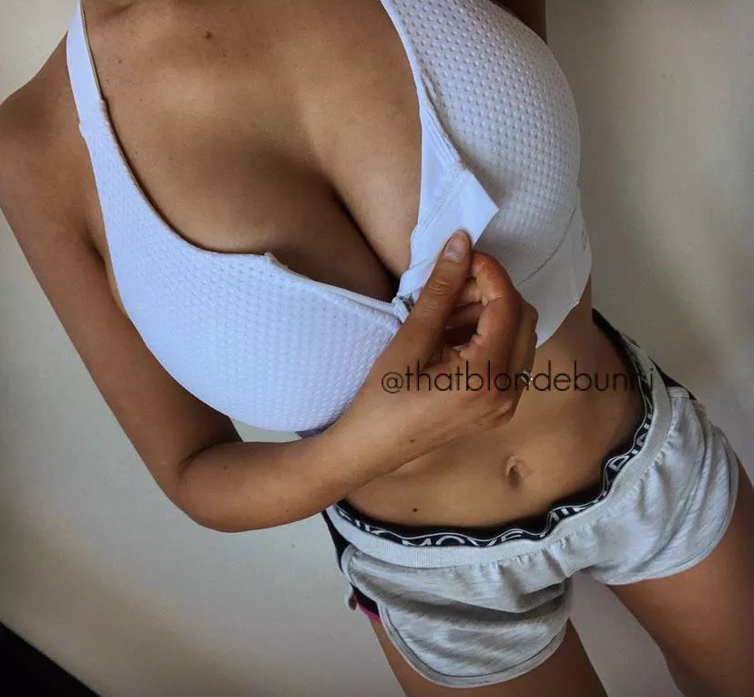 Going for a jog, hope my boobs stay in my bra this time 🤦🏼‍♀️