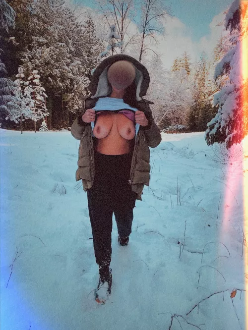 Going [F]or a stroll in the snow ⛄️