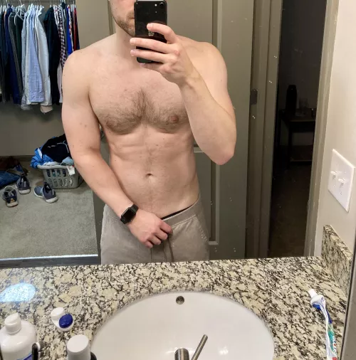 Going for that Zac Efron ‘dad bod’ (35)