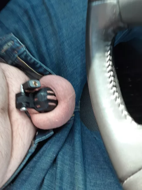 Going out for lunch. Always wear my small cage when at work, it hides it pretty well. 🔒🍆