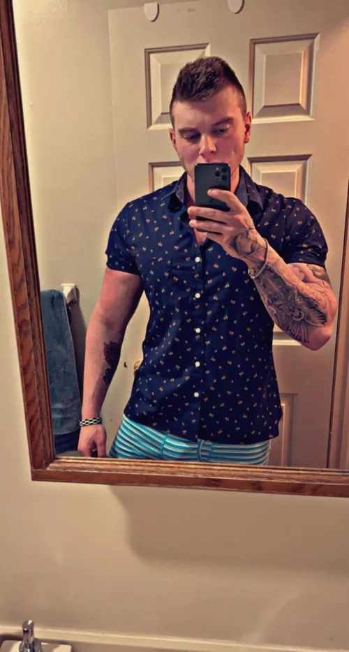 Going out to watch the game. Maybe I should keep my pants off π