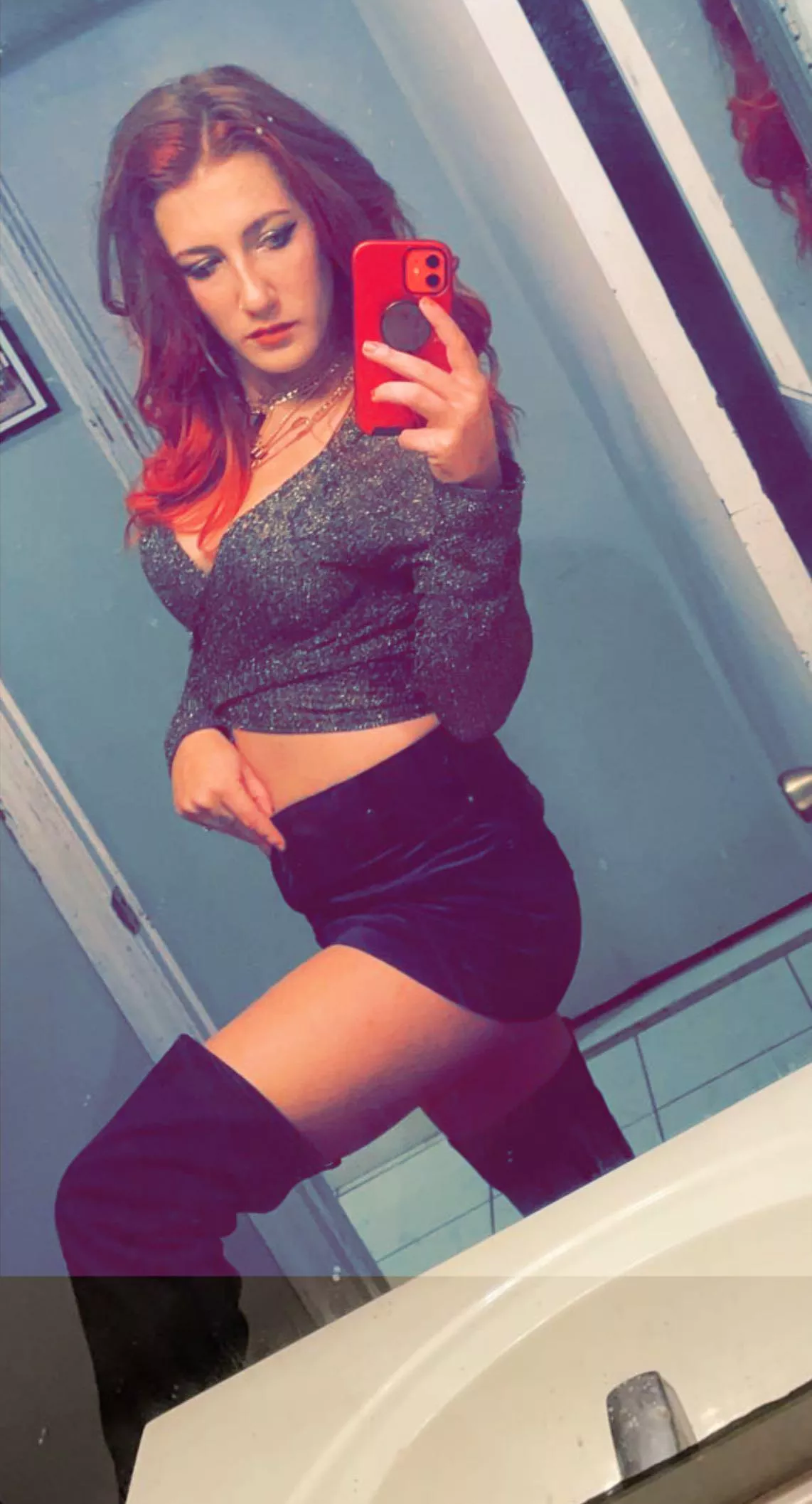 gold sparkly ✨ crop-top for some wild clubbing 😜