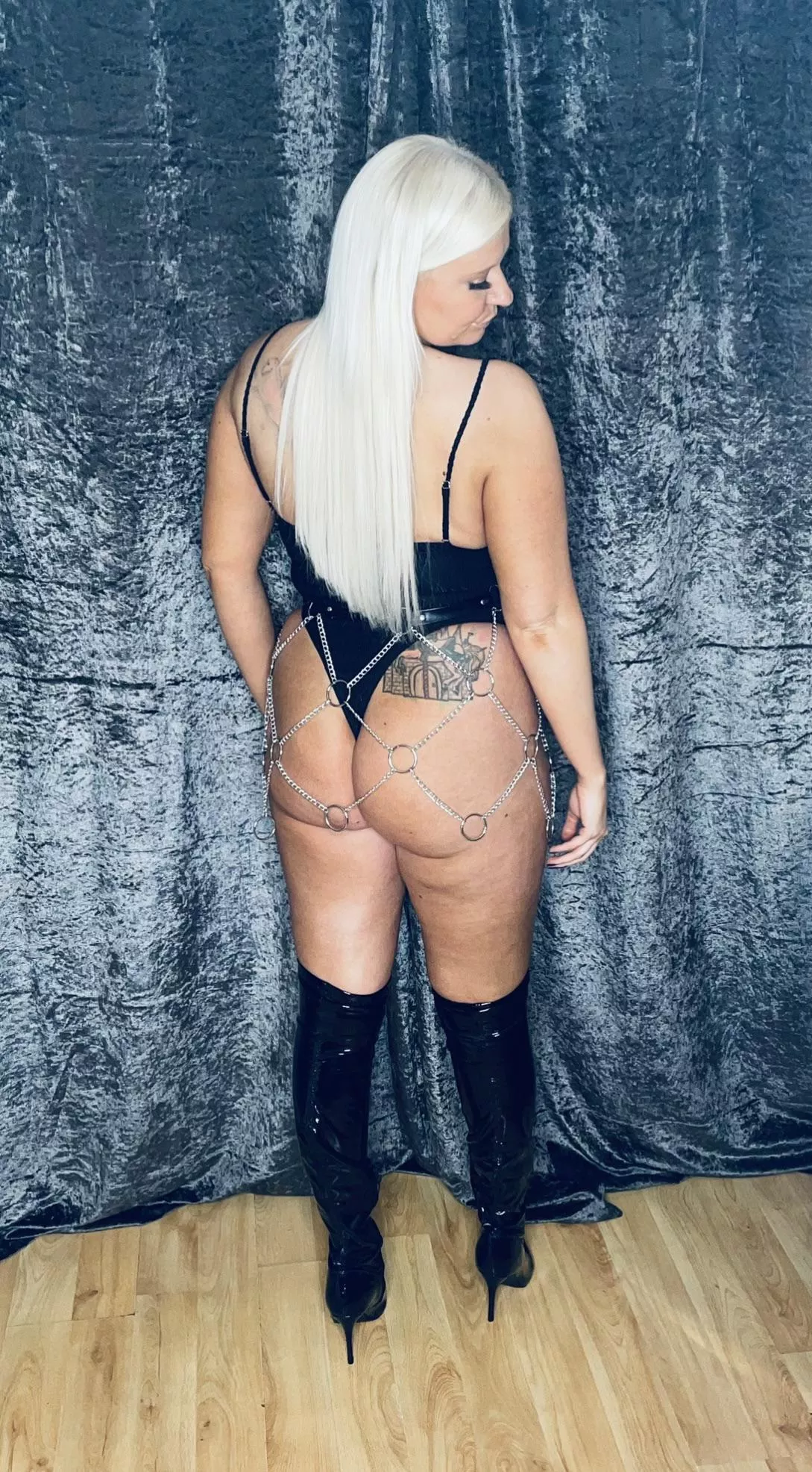 Goldilocks with the cute booty Goldilocks with the cute booty