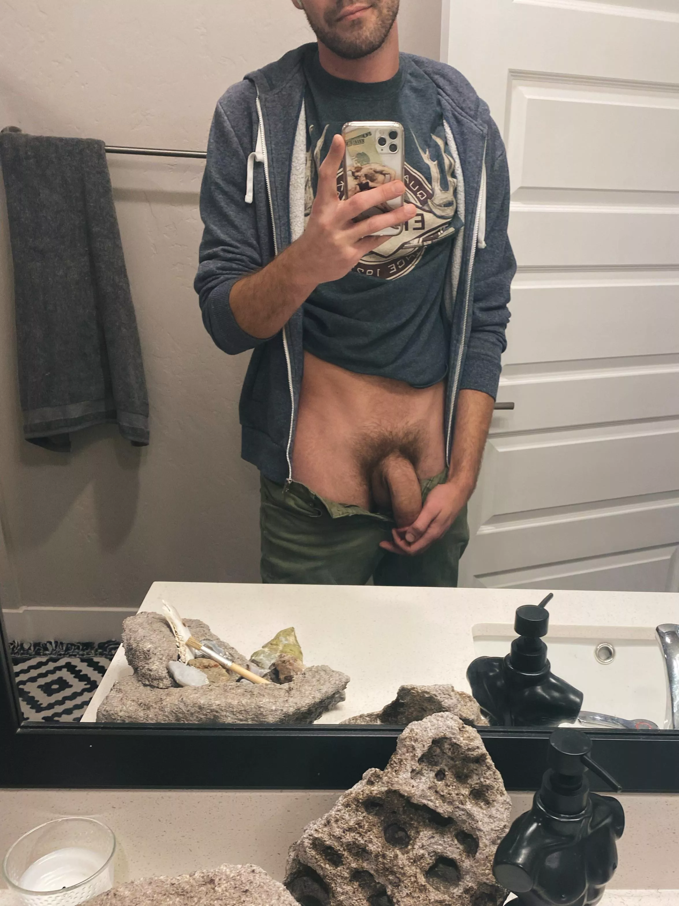 Good afternoon, anyone into outdoorsy otters?