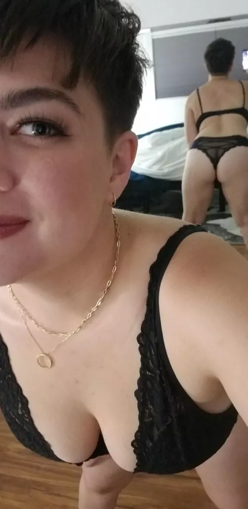 Good evening to all queer women everywhere π