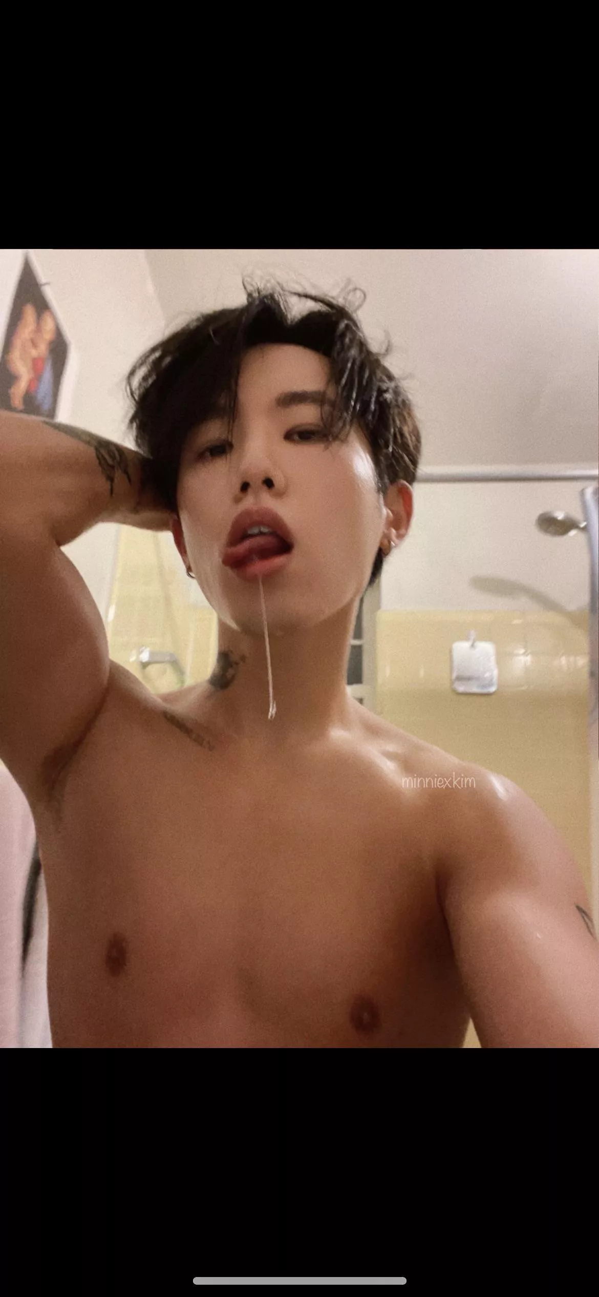 Good Friday afternoon guys, me after a long workout session 😏