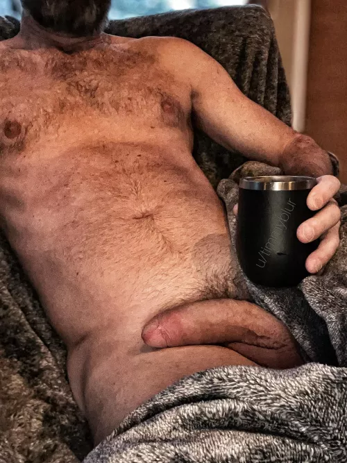 Good morning coffee freaks. Now that Christmas is over, let’s get back to our regularly scheduled programming and enjoy another Slow Sippin’ Sunday.