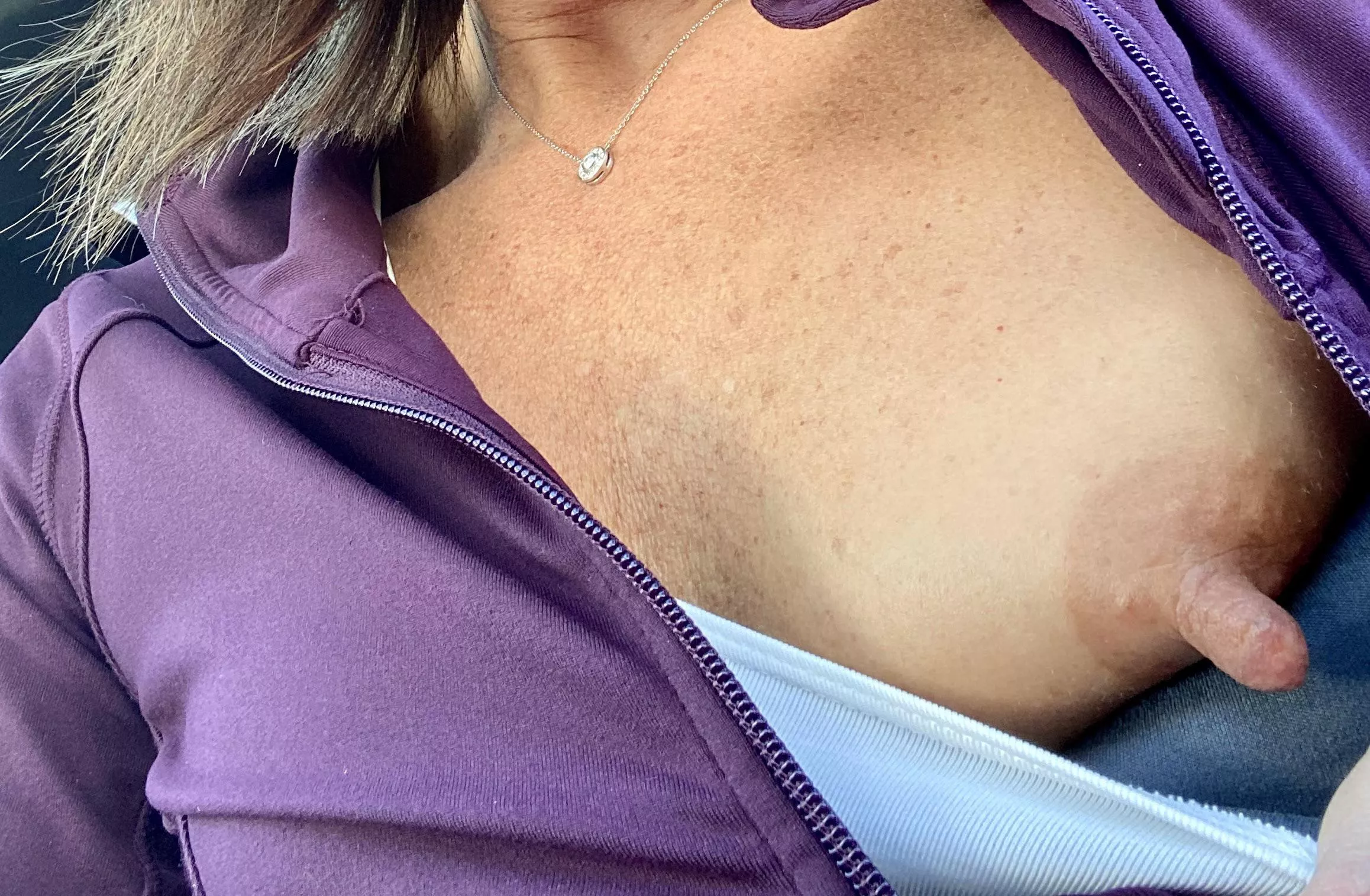 Good morning! Feeling a bit nippy today. 50(f) and sexy. Good morning! Feeling a bit nippy today. 50(f) and sexy.