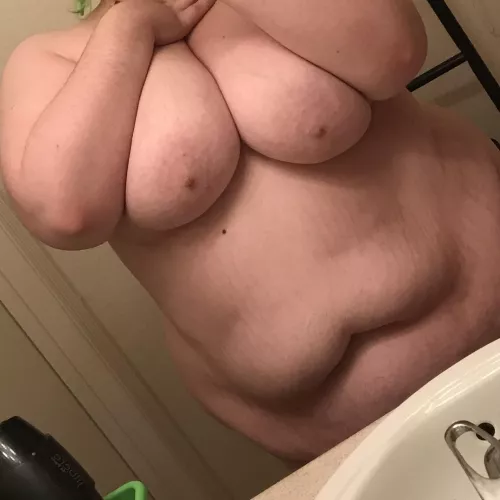 Good Morning from my big tits and pretty belly 💕