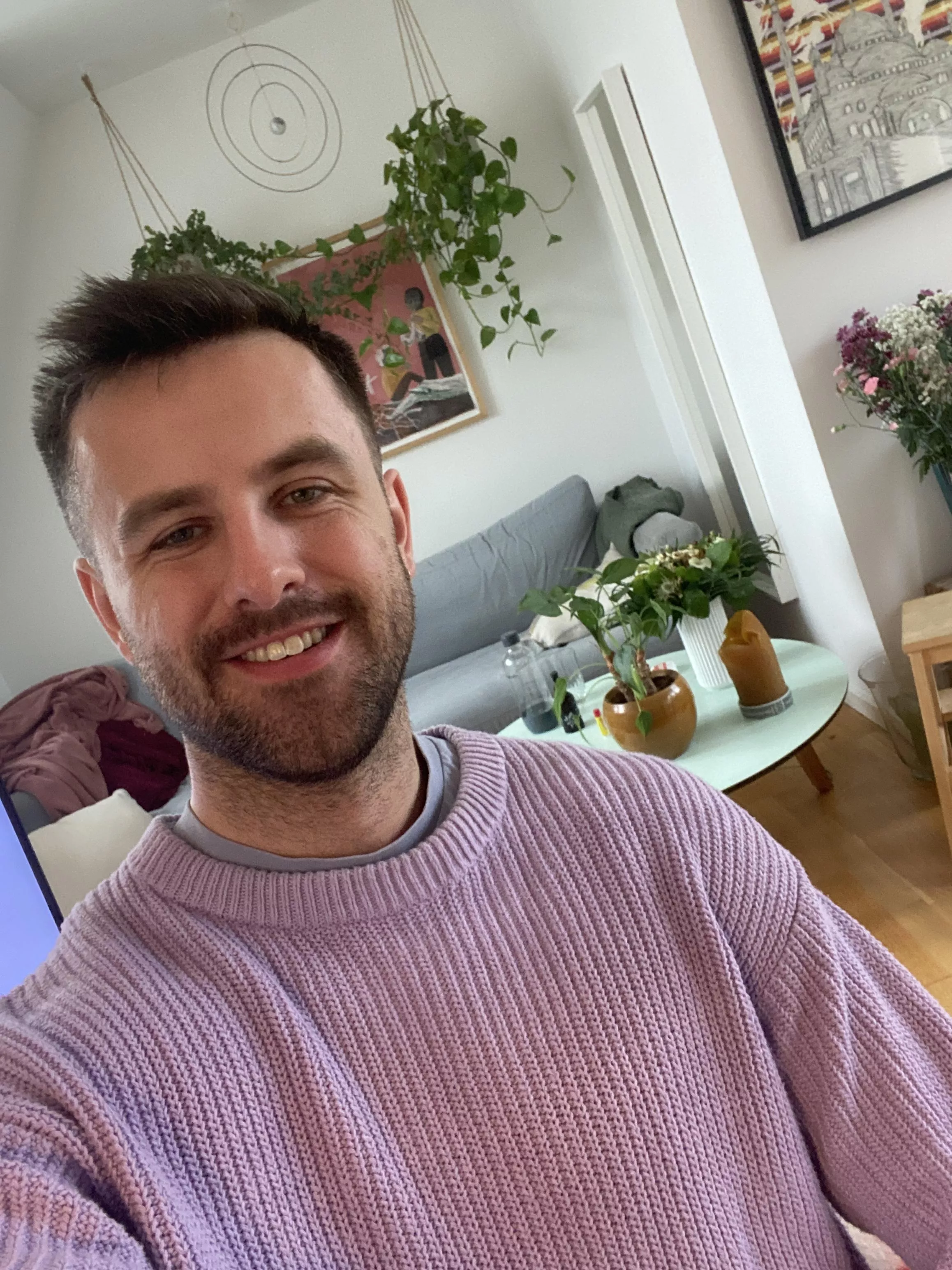 Good morning gaymers! About to play some League of Legends. Wish me luck with all the trolls 👹