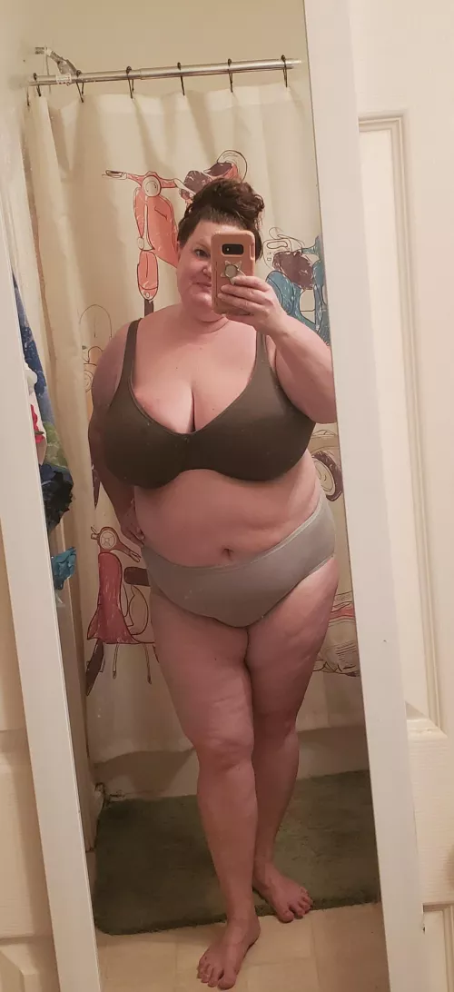 Good morning 🌞 👙 💋 getting ready for work [49F]