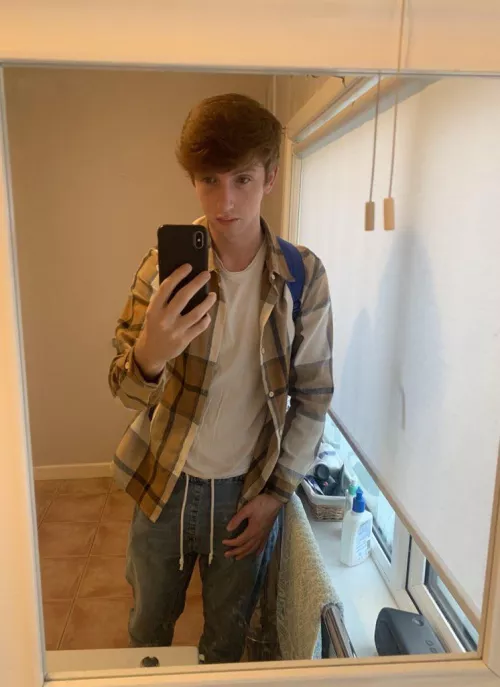 Good morning 😌 here’s my basic boy next door fit for class today ✌️